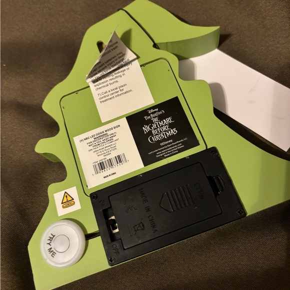 Lights Up Green Halloween Decoration - Picture 5 of 12